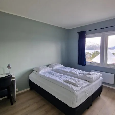 Lyngenfjord Hotel *