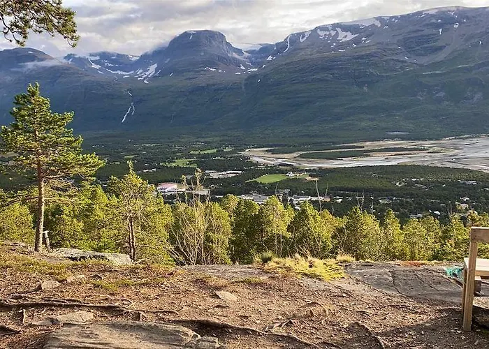 Lyngenfjord Hotel *