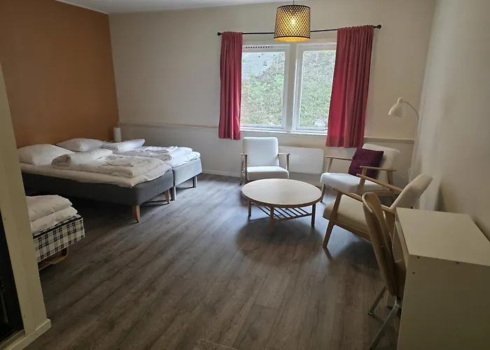 Lyngenfjord Hotel *